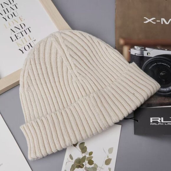 Polo Ralph Lauren White knitted hat with cartoon bear pattern - Picture 2 of 5